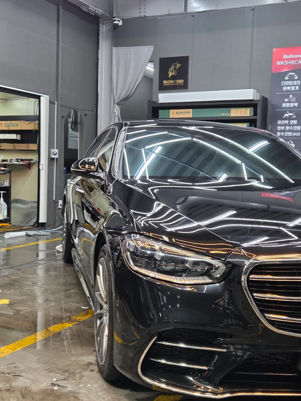 Mercedes-Benz S-Classのガラスコーティング事例|韓国での施工 施工写真 3-1