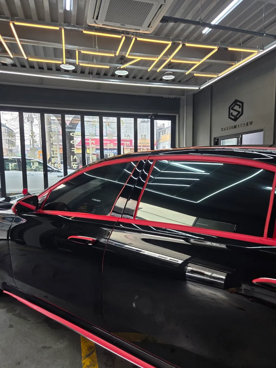 Mercedes-Benz S-Classのガラスコーティング事例|韓国での施工 施工写真 1-3