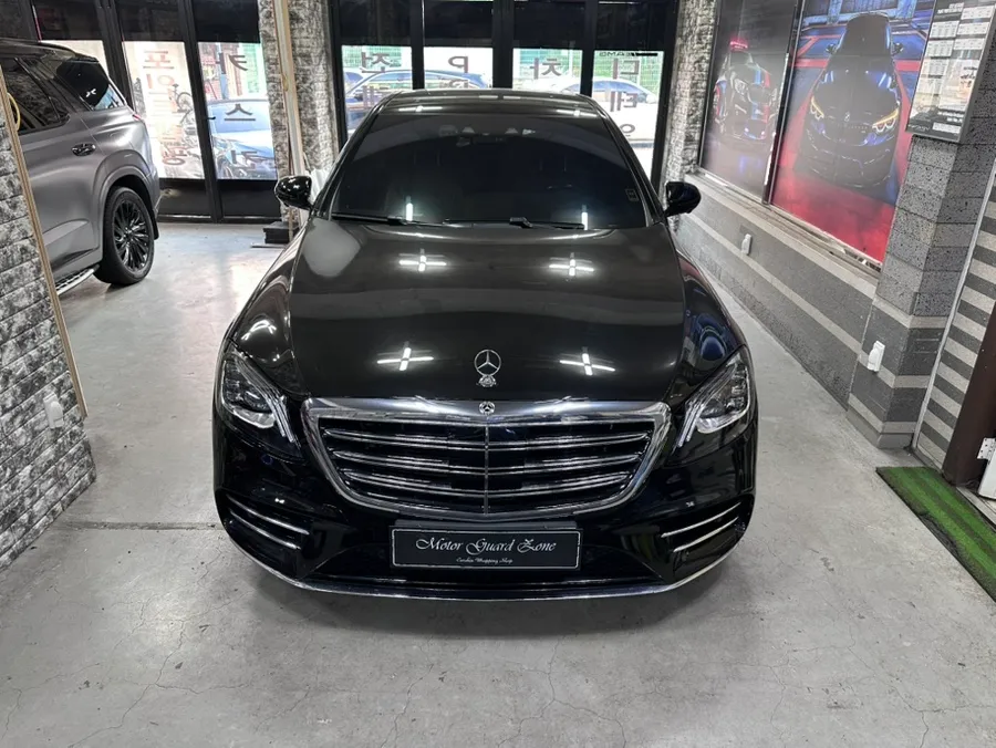 Mercedes-Benz S-Classのカーラッピング事例｜ブリティッシュグリーン 写真