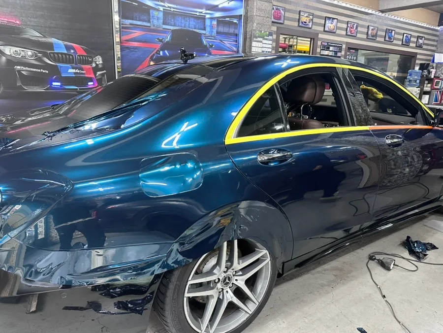 Mercedes-Benz S-Classのカーラッピング事例｜ブリティッシュグリーン 施工写真 3-2