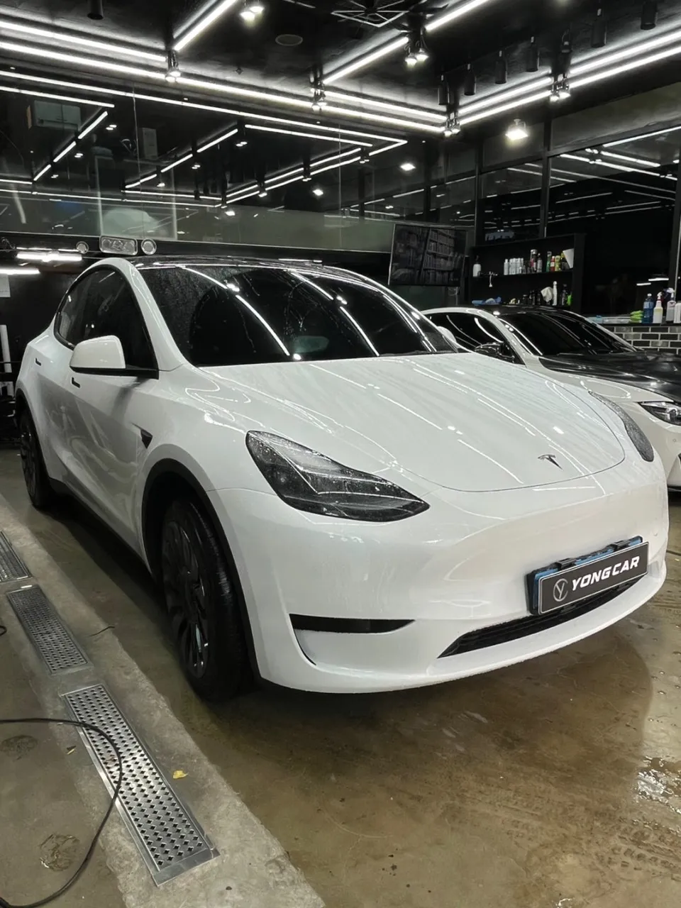 Tesla Model Y vinyl wrap - Tesla Model Y Vinyl Wrap Review: GT Silver Upgrade photo 3