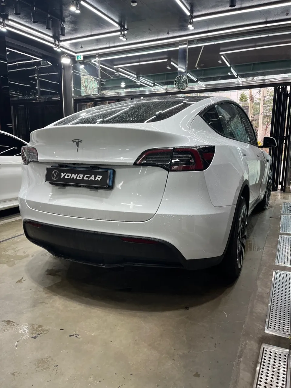 Tesla Model Y vinyl wrap - Tesla Model Y Vinyl Wrap Review: GT Silver Upgrade photo 5