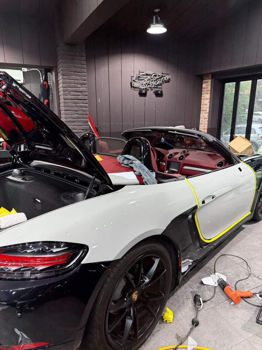 ポルシェ 718 Boxsterのカーラッピング事例｜費用目安・仕上がり 施工写真 1-2