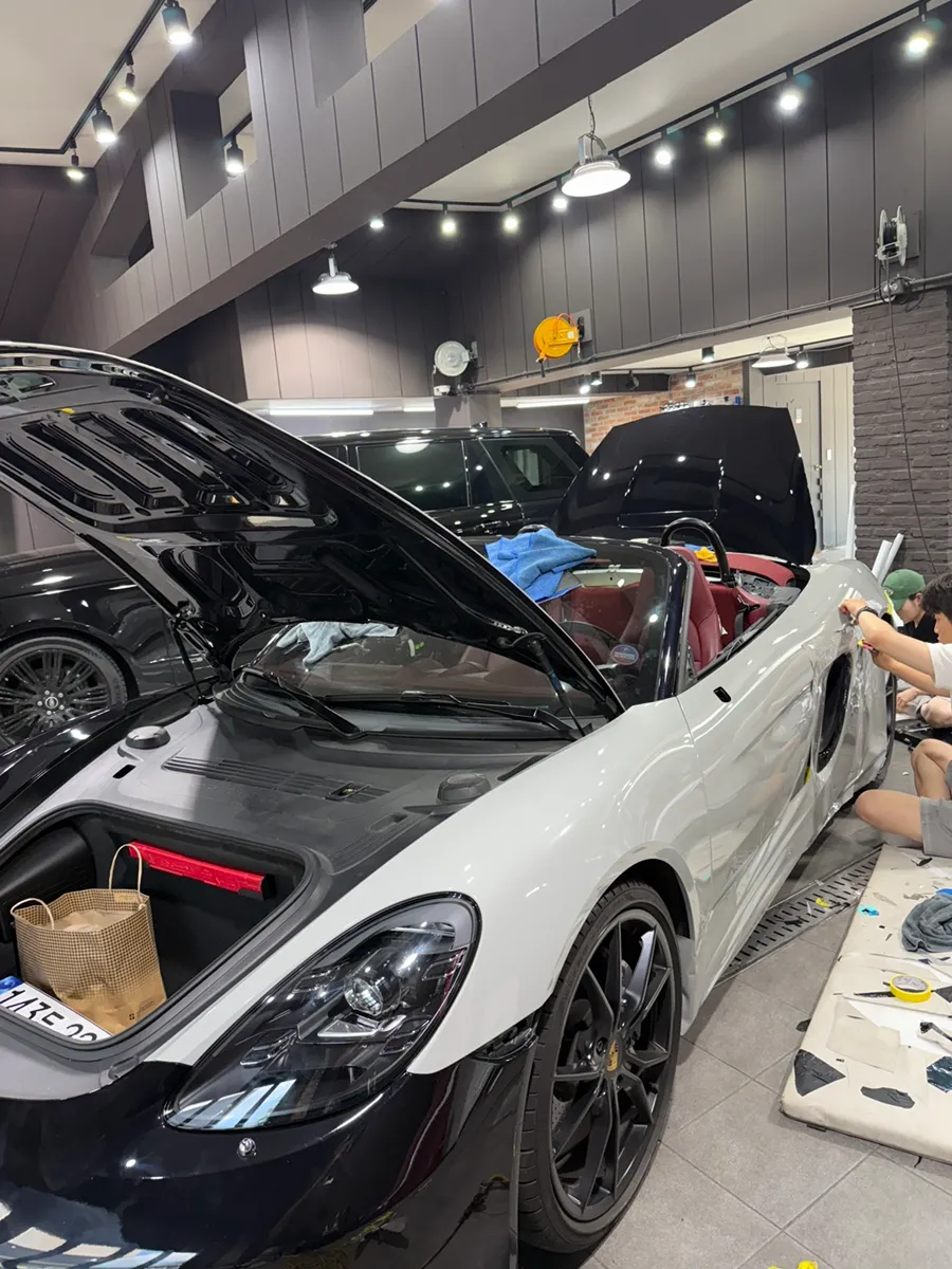 ポルシェ 718 Boxsterのカーラッピング事例｜費用目安・仕上がり 施工写真 2-2