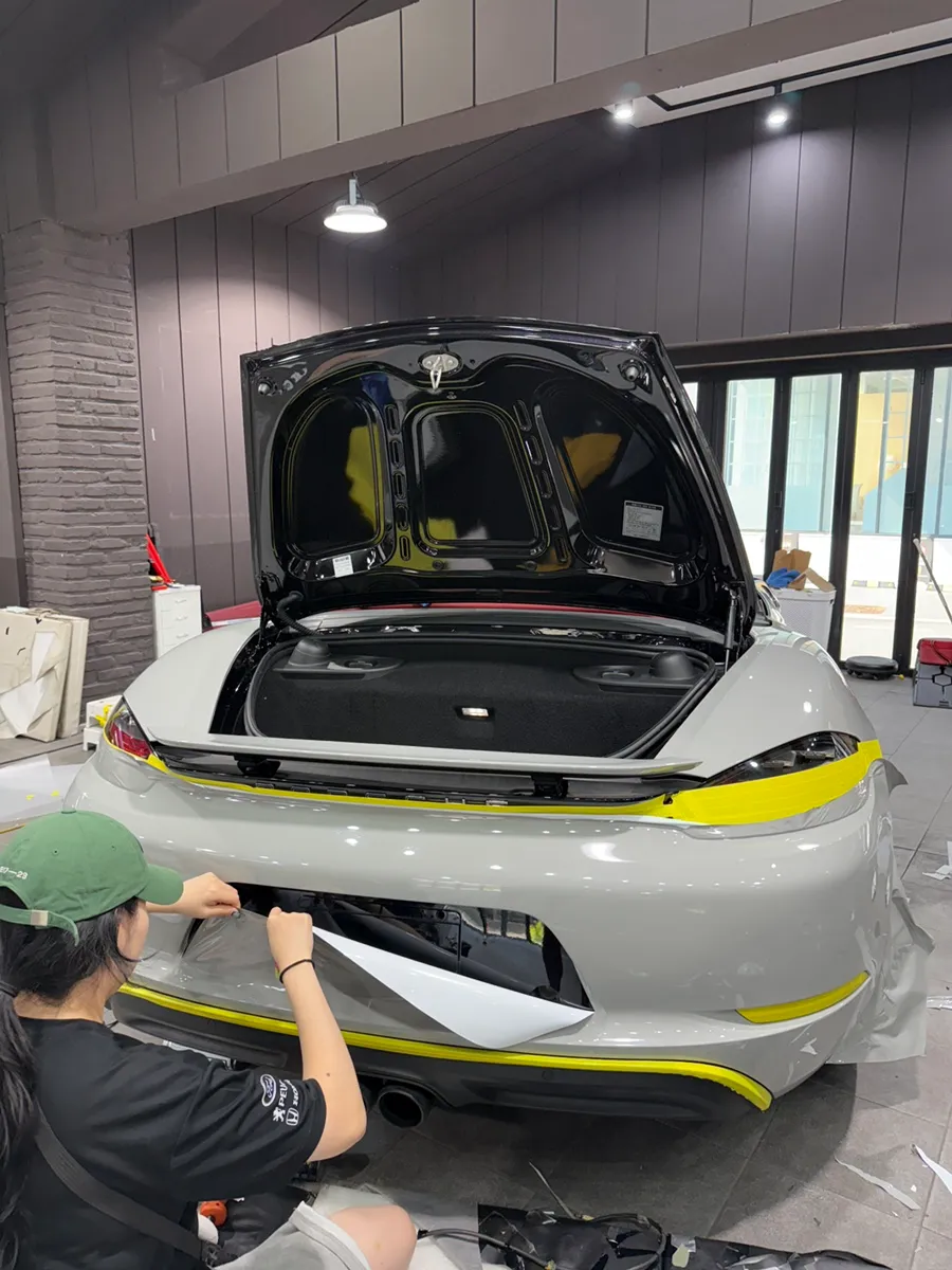 ポルシェ 718 Boxsterのカーラッピング事例｜費用目安・仕上がり 施工写真 3-2