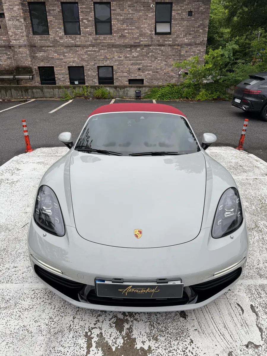 ポルシェ 718 Boxsterのカーラッピング事例｜費用目安・仕上がり 施工写真 2-3