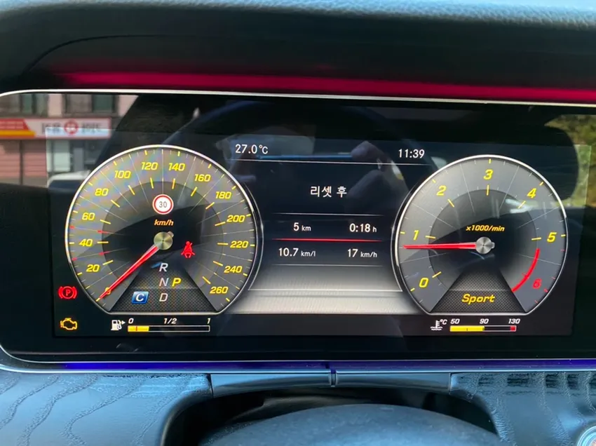 Mercedes-Benz E-Class W213 interior customization - Mercedes-Benz E-Class W213 Digital Cockpit Upgrade Review photo 3