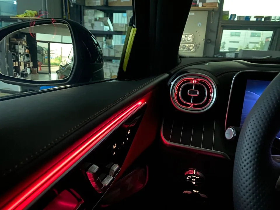 Mercedes-Benz GLC Ambient Lighting Review — Enhanced Atmosphere photo 2