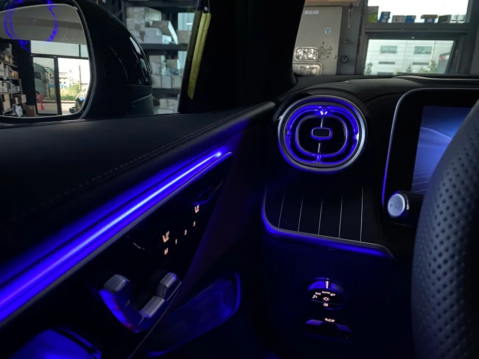 Mercedes-Benz GLC X254 ambient lighting - Mercedes-Benz GLC Ambient Lighting Review — Enhanced Atmosphere photo 4