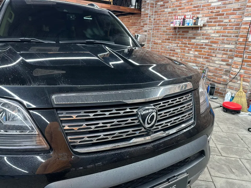 Kia Mohave vinyl wrap - Kia Mohave Vinyl Wrap Review — Chrome Delete & Carbon Interior photo 3