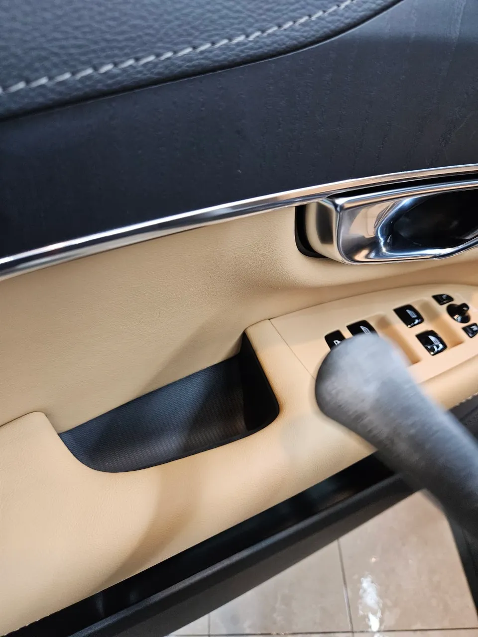 Volvo XC90のPPF施工事例|費用目安と仕上がり 施工写真 3-3