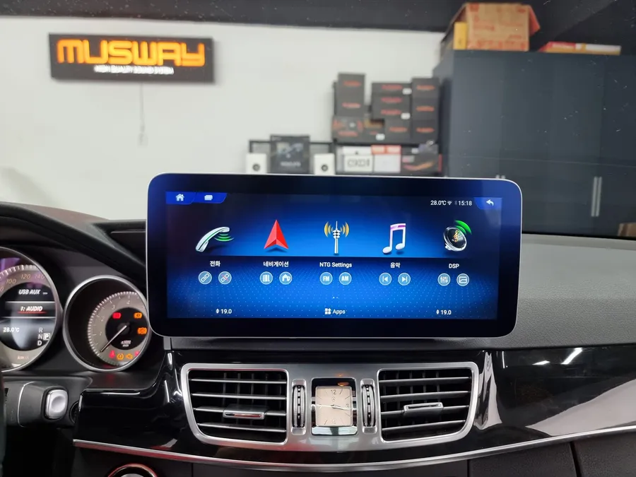 Mercedes-Benz E-Class W212のAndroid Auto・CarPlay取付事例 写真