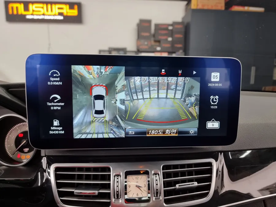 Mercedes-Benz E-Class W212のAndroid Auto・CarPlay取付事例 施工写真 3-2