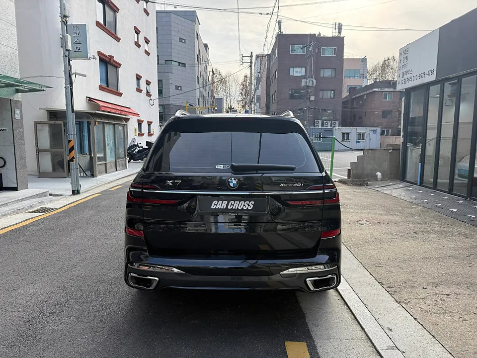BMW X7のカーラッピング事例|クロームパーツのブラックアウト 施工写真 3-1