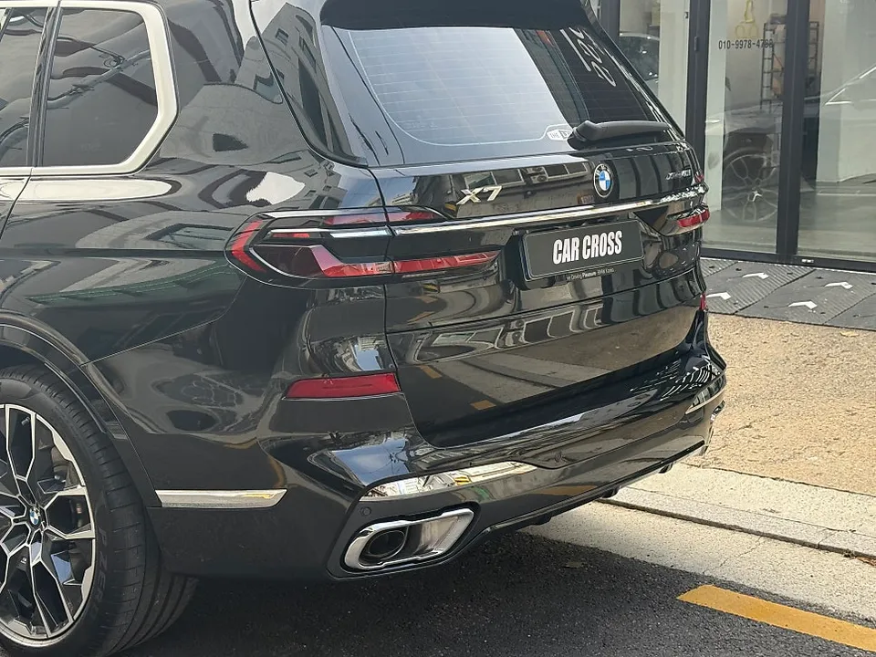 BMW X7のカーラッピング事例|クロームパーツのブラックアウト 施工写真 1-2