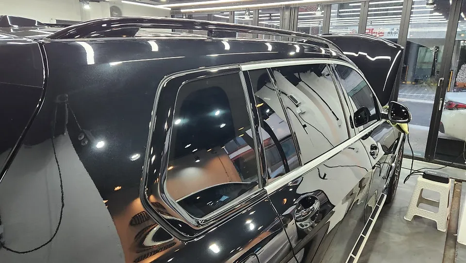 BMW X7のカーラッピング事例|クロームパーツのブラックアウト 施工写真 3-3