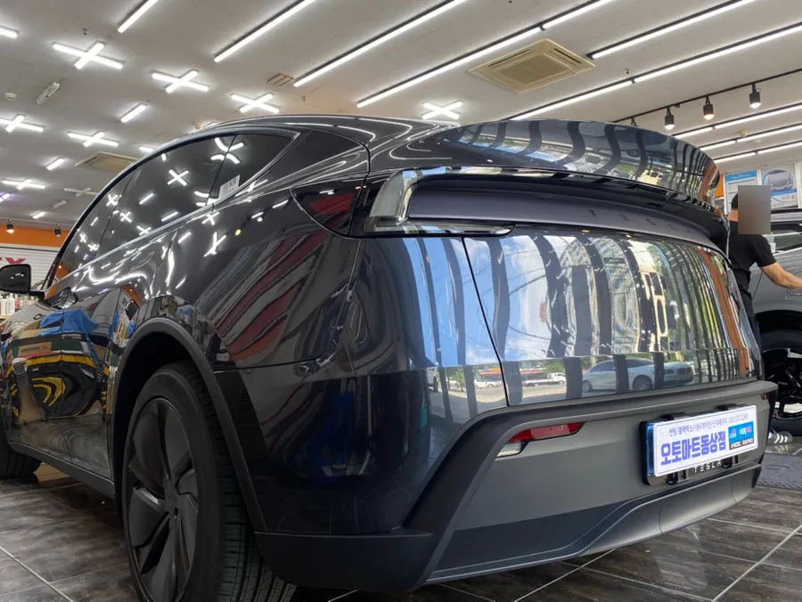 Tesla Model Yのカーフィルム施工事例|費用目安・仕上がり 施工写真 3-1