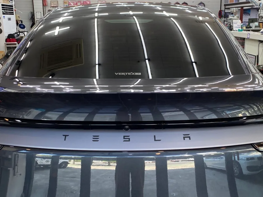 Tesla Model Yのカーフィルム施工事例|費用目安・仕上がり 施工写真 1-2
