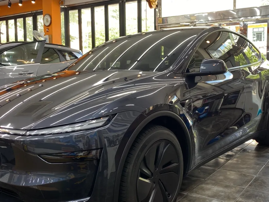 Tesla Model Yのカーフィルム施工事例|費用目安・仕上がり 施工写真 1-3