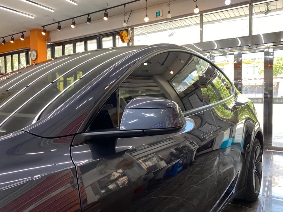 Tesla Model Yのカーフィルム施工事例|費用目安・仕上がり 施工写真 3-3