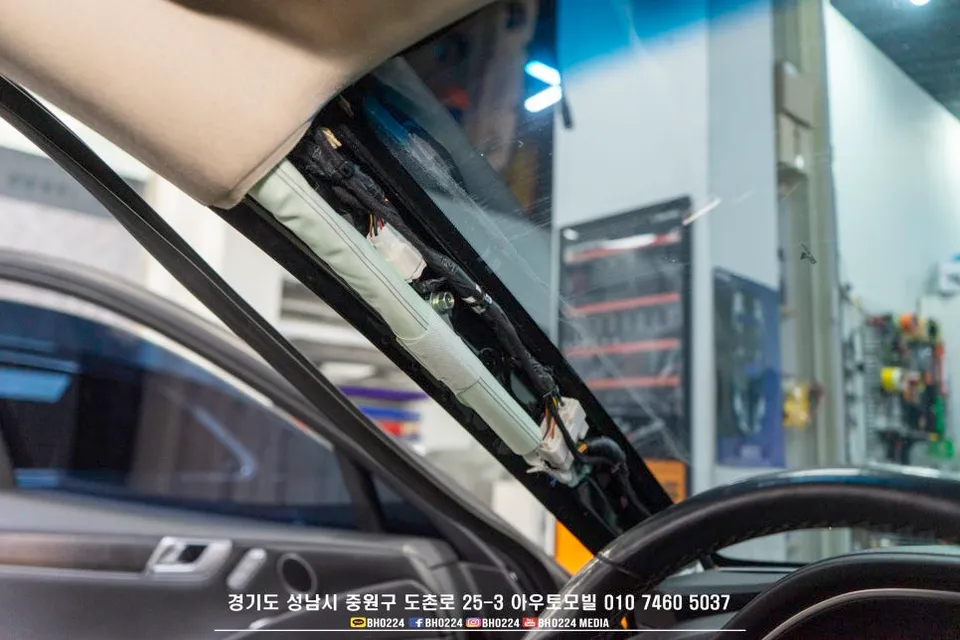 Genesis G80のドライブレコーダー取付事例 施工写真 2-2