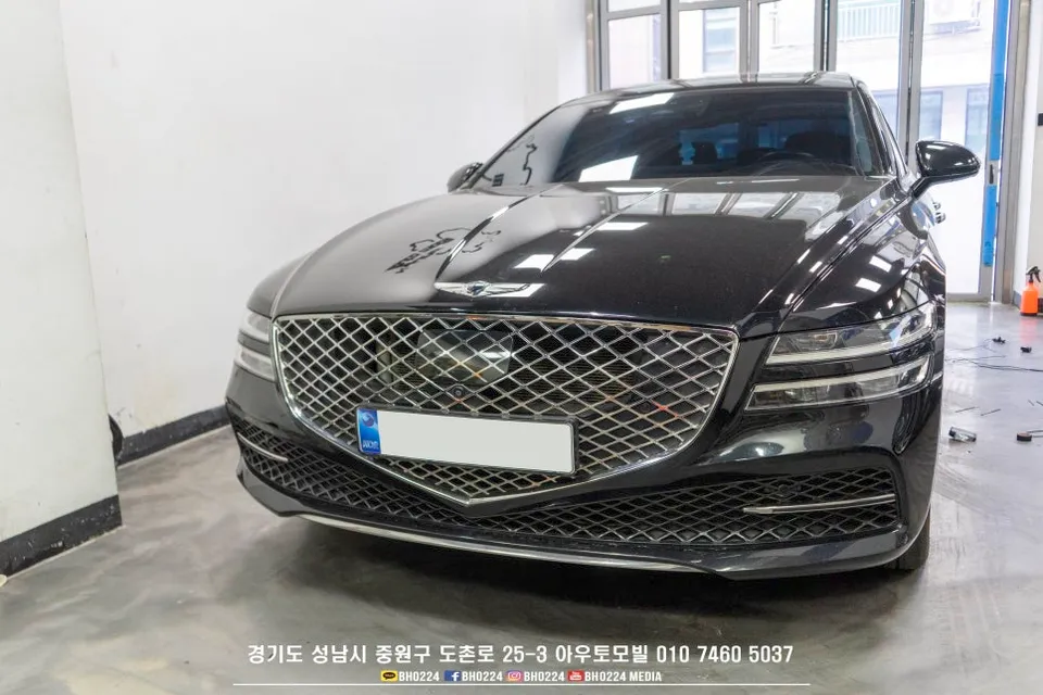 Genesis G80のドライブレコーダー取付事例 施工写真 4-2