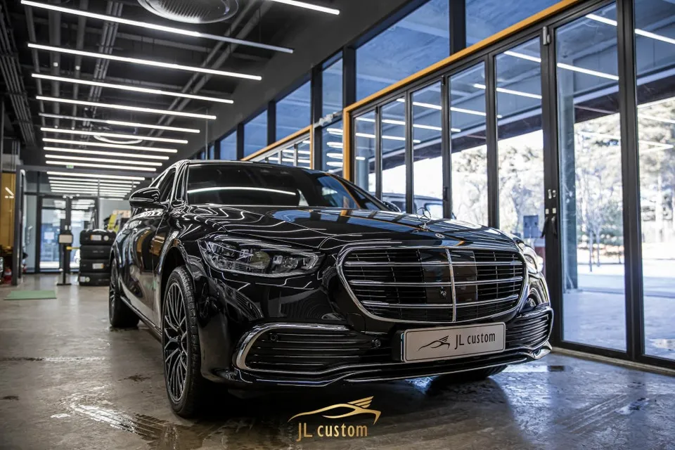 Mercedes-Benz S-Class W223 ambient lighting review