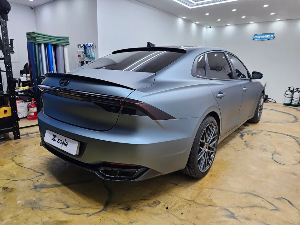Hyundai Azeraのカーラッピング事例|費用目安・仕上がり 施工写真 2-3