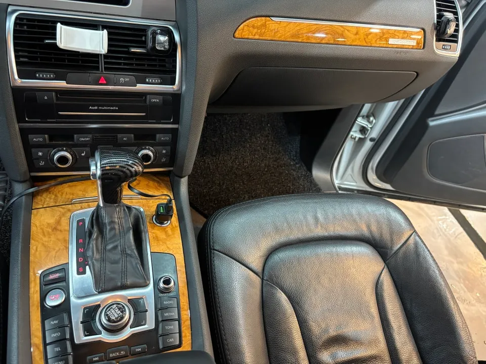 Audi Q7のカーラッピング事例|費用目安・仕上がり 施工写真 1-1