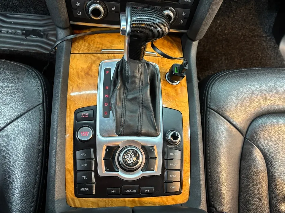 Audi Q7のカーラッピング事例|費用目安・仕上がり 施工写真 2-1