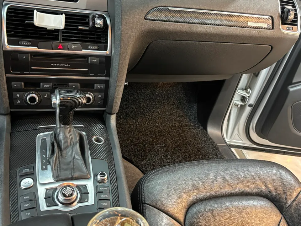 Audi Q7のカーラッピング事例|費用目安・仕上がり 施工写真 2-3