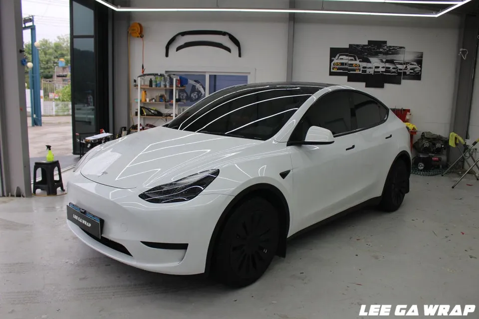 Tesla Model Yのカーラッピング事例|費用目安・仕上がり 施工写真 3-2