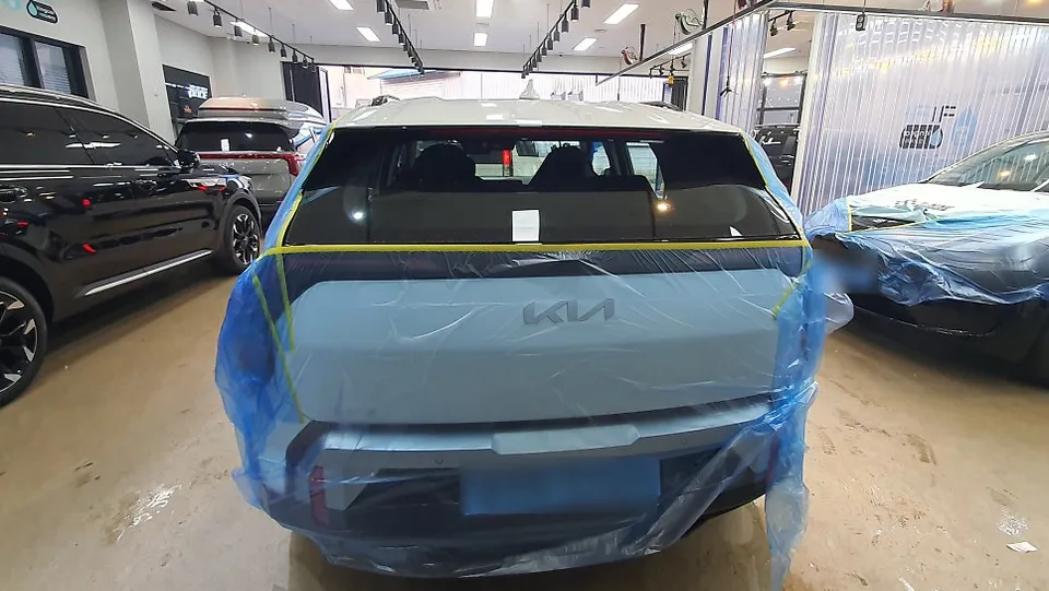 Kia EV3 window tinting - Kia EV3 Window Tinting Review: Rainbow V90 Film photo 4