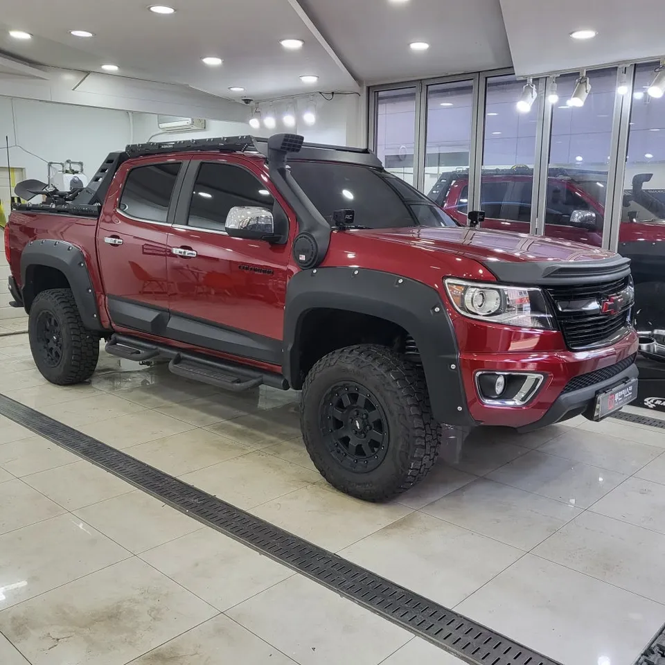 Chevrolet Coloradoのカーラッピング事例|クローム除去とボンネットのポイント施工 施工写真 1-1