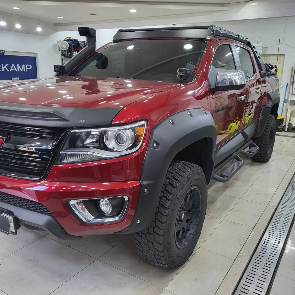 Chevrolet Coloradoのカーラッピング事例|クローム除去とボンネットのポイント施工 施工写真 2-1