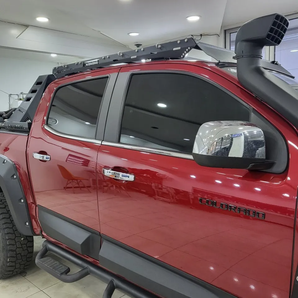 Chevrolet Coloradoのカーラッピング事例|クローム除去とボンネットのポイント施工 施工写真 3-2