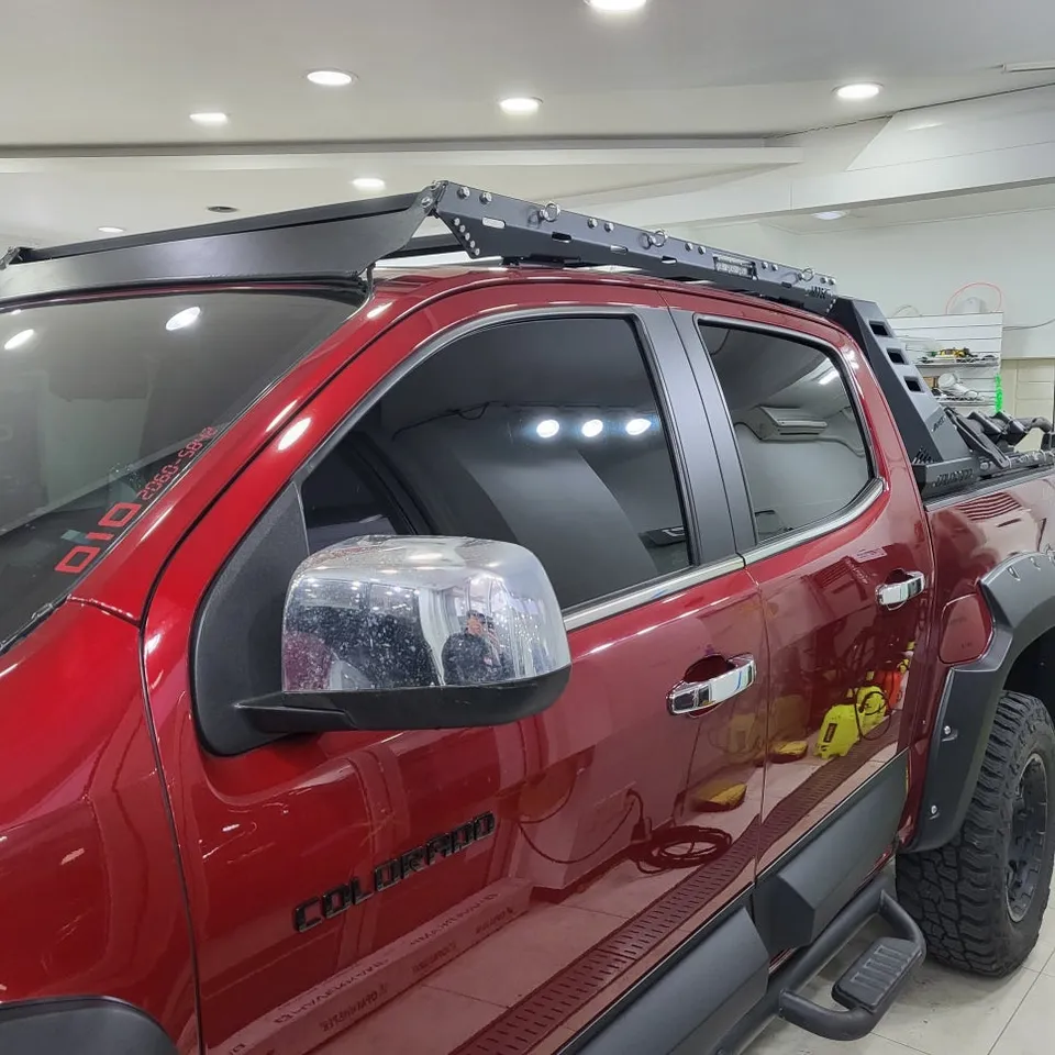 Chevrolet Coloradoのカーラッピング事例|クローム除去とボンネットのポイント施工 施工写真 2-3