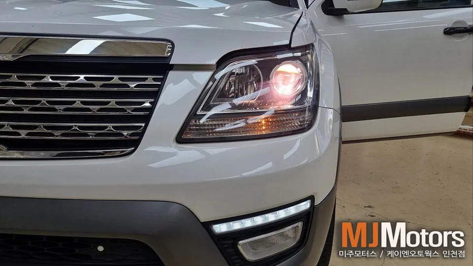 Kia Mohave LED Headlight Upgrade Review: 6000K White Light Visibi Before