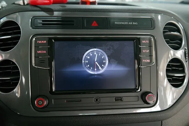 Volkswagen Tiguan car audio - Volkswagen Tiguan RCD330 Plus Audio Upgrade Review photo 5