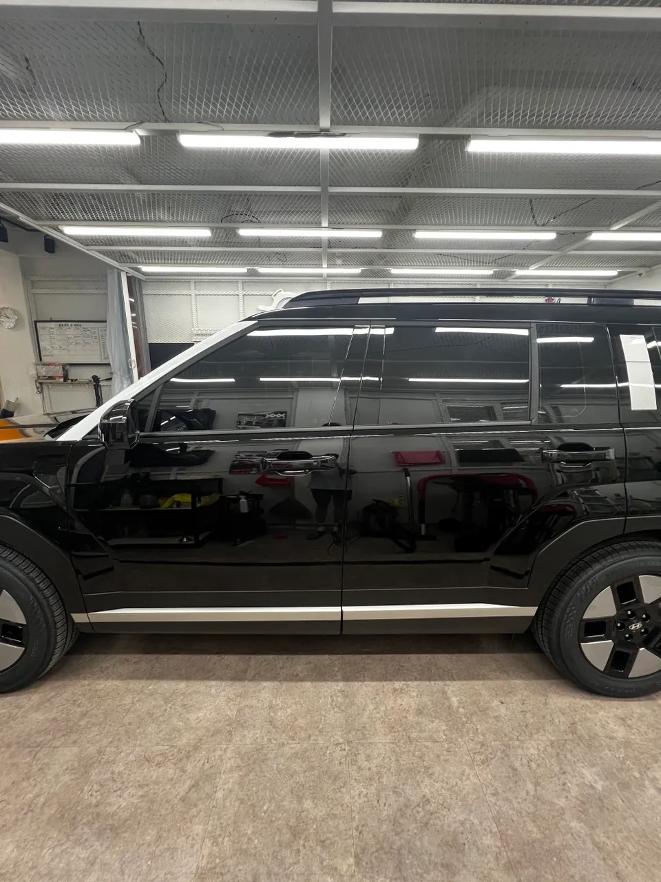 Hyundai Santa Fe Vinyl Wrap Review — Chrome Delete