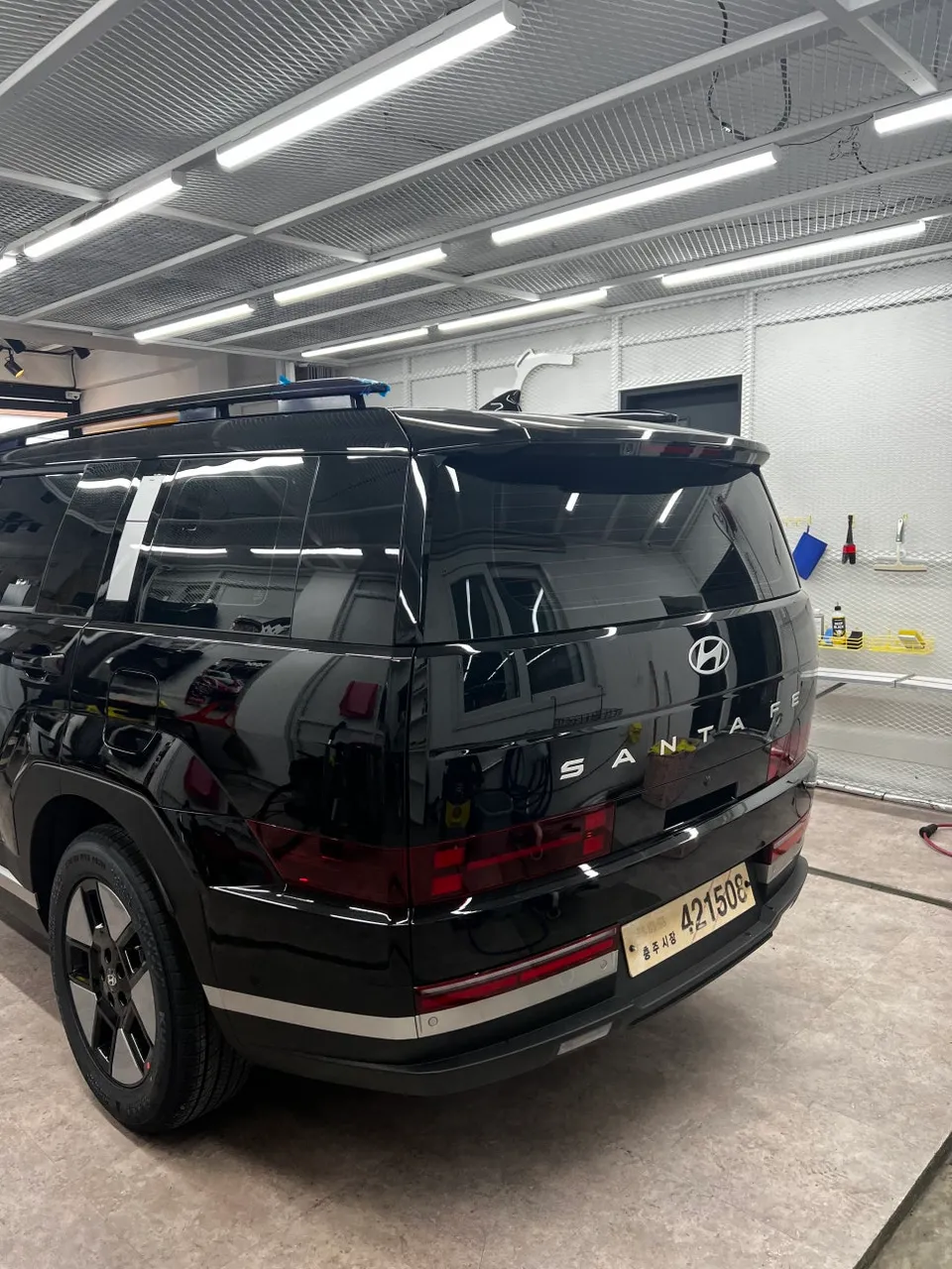 Hyundai Santa Fe vinyl wrap - Hyundai Santa Fe Vinyl Wrap Review — Chrome Delete photo 4