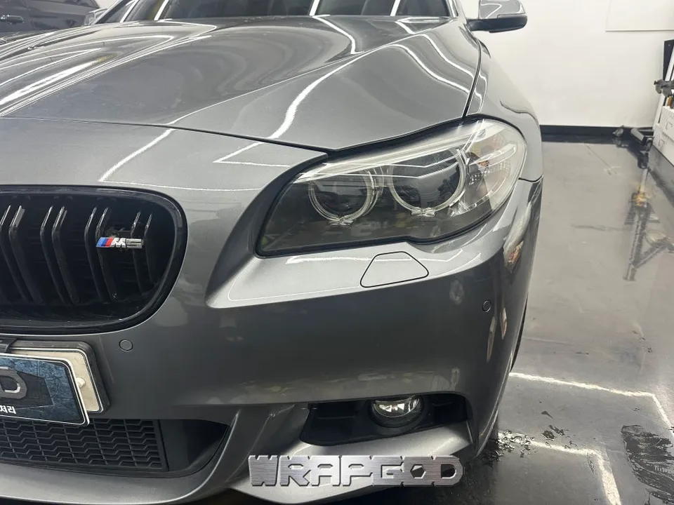 BMW 5 Seriesのカーラッピング事例|費用目安・仕上がり 施工写真 1-2