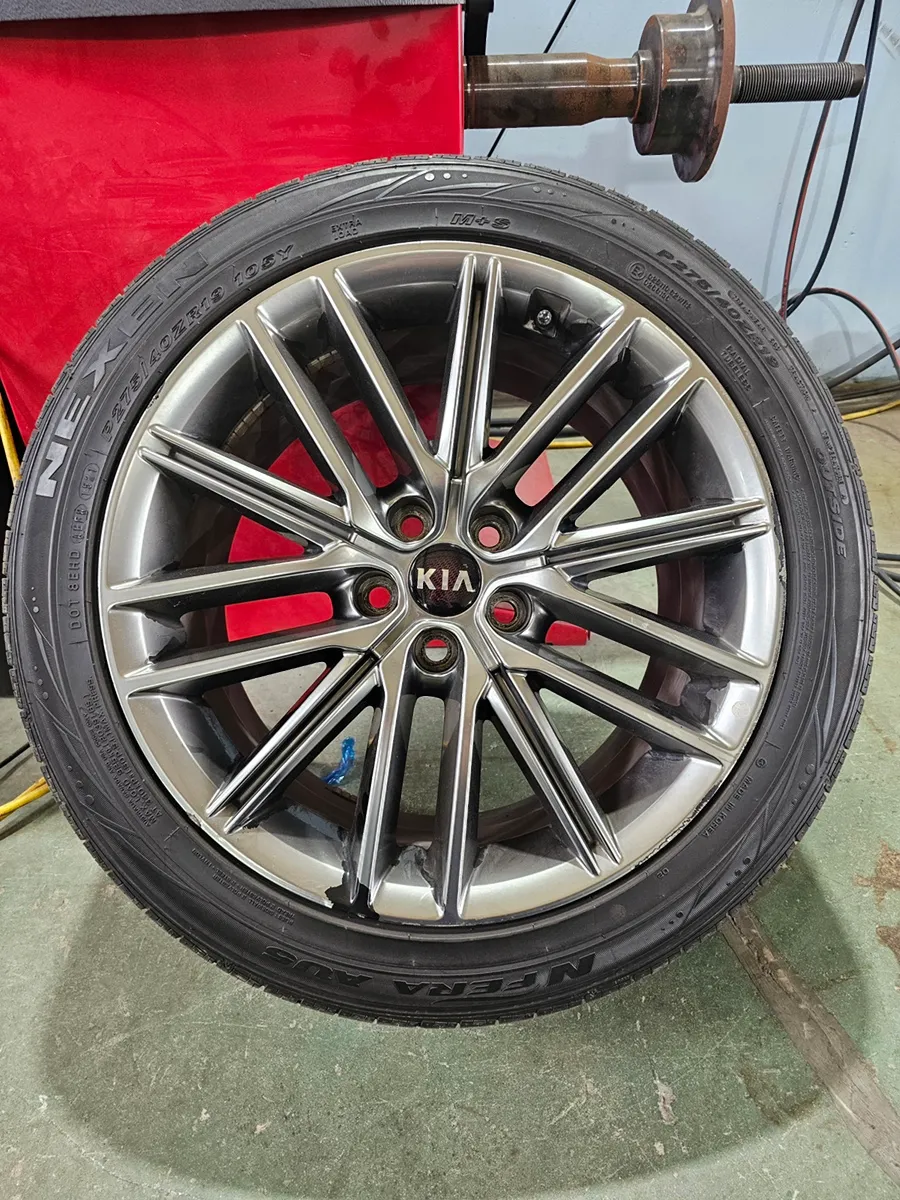 Kia K900 Wheel Repair & Painting Review: Like New!