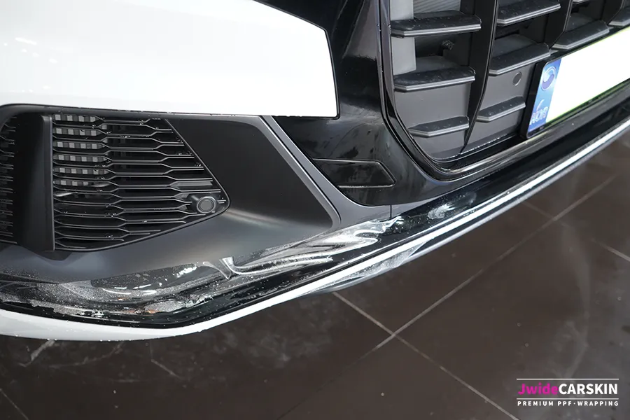 Audi Q8のPPF施工事例|費用目安と仕上がり 施工写真 1-2