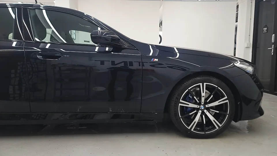 BMW 5 SeriesのPPF施工事例｜費用目安と仕上がり 施工写真 3-1