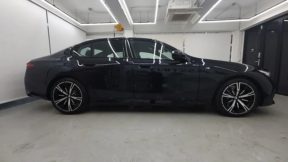BMW 5 SeriesのPPF施工事例｜費用目安と仕上がり 施工写真 1-2