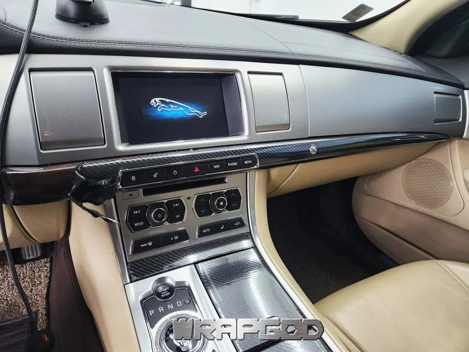 Jaguar XF vinyl wrap - Jaguar XF Vinyl Wrap Review: Gloss Carbon Interior Transformation photo 3