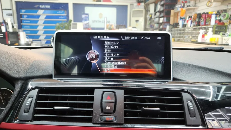 BMW 4 SeriesのAndroid Auto・CarPlay取付事例 施工写真 3-1