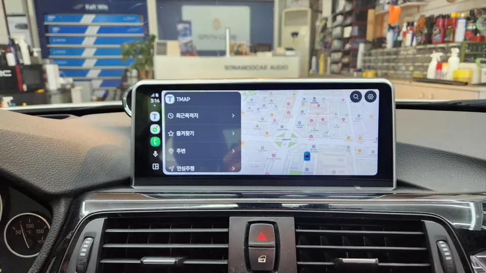 BMW 4 SeriesのAndroid Auto・CarPlay取付事例 施工写真 4-1