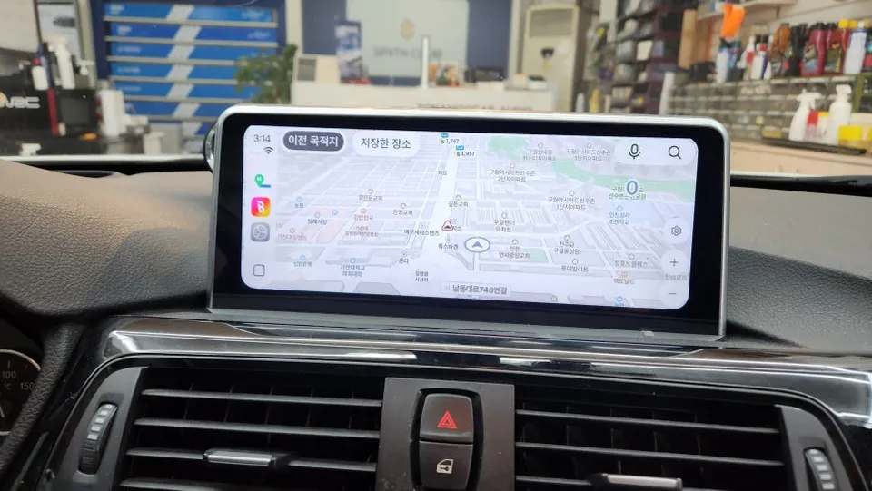 BMW 4 SeriesのAndroid Auto・CarPlay取付事例 施工写真 1-3